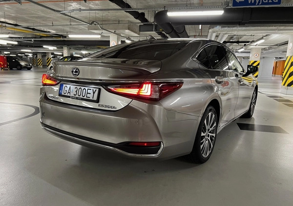 Lexus ES cena 135000 przebieg: 47000, rok produkcji 2019 z Wrocław małe 667